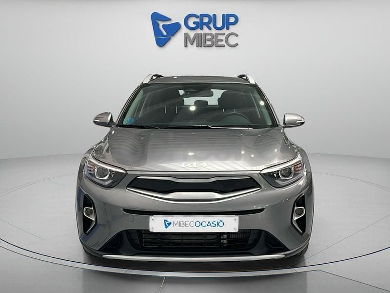 Usado Kia Stonic 100 CV (73 kW) 2025 Gris / plata SUV