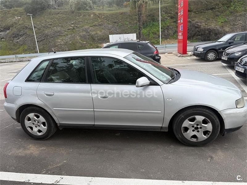 Gris / plata Usado 2001 Audi A3 Attraction Berlina | 1500 € (Buen precio) - Imagen 1/4