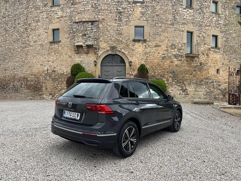 Usado VW Tiguan Life 130 CV (95 kW) 2020 Gris SUV