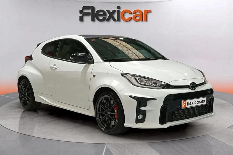 Blanco Usado 2021 Toyota Yaris Berlina | 29.990 € (Buen precio) - Imagen 1/4