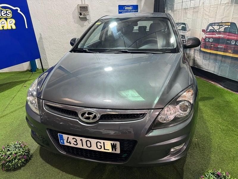 Usado Hyundai i30 Style 115 CV (84 kW) 2009 Gris / plata Berlina