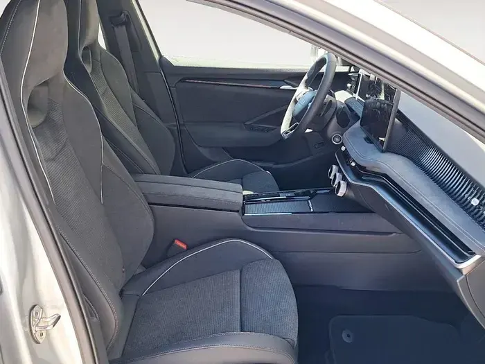 Usado Skoda Superb SportLine 150 CV (110 kW) 2026 Gris plata Familiar