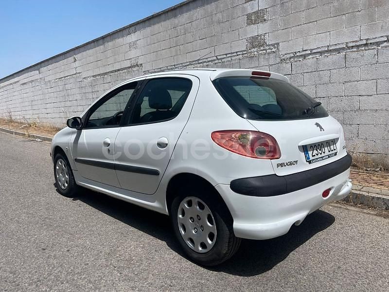 Blanco Usado 2005 Peugeot 206 Berlina | 3200 € (Precio justo) - Imagen 1/4