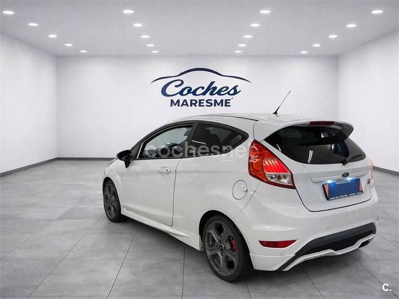 Usado Ford Fiesta ST 182 CV (133 kW) 2016 Blanco Berlina