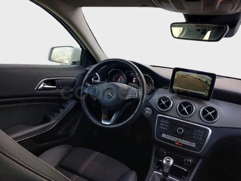 Usado Mercedes GLA180 122 CV (89 kW) 2019 Blanco SUV