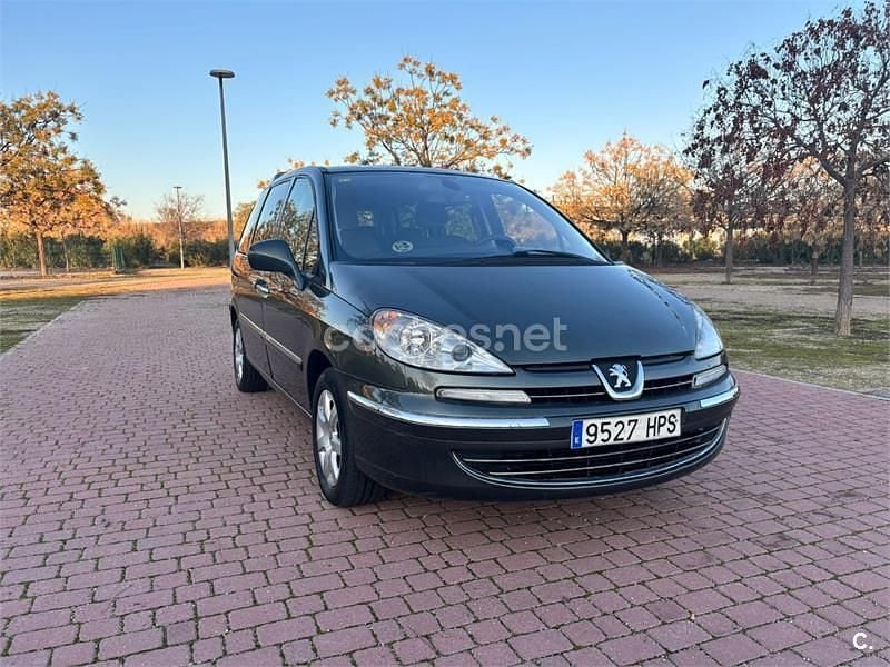 Usado Peugeot 807 Active 136 CV (100 kW) 2013 Gris / plata Monovolumen