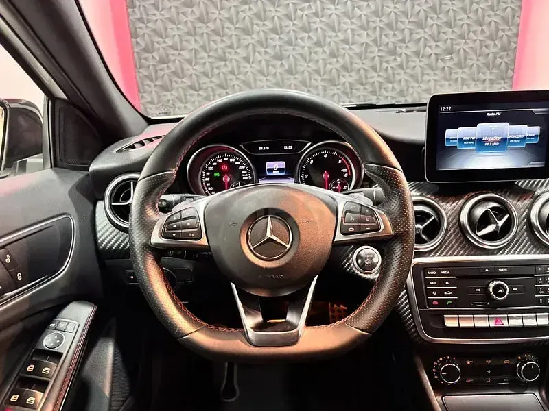 Usado Mercedes A200 AMG line 136 CV (100 kW) 2016 Blanco Utilitario