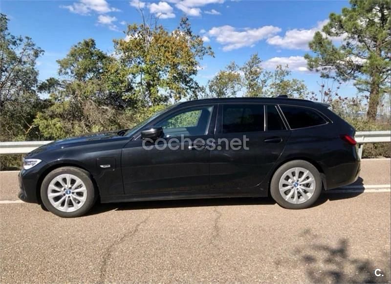 Usado BMW 320e Advantage 204 CV (150 kW) 2022 Negro Familiar
