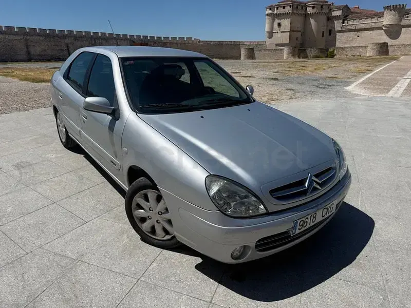 Usado Citroën Xsara Exclusive 90 CV (66 kW) 2003 Gris / plata Berlina