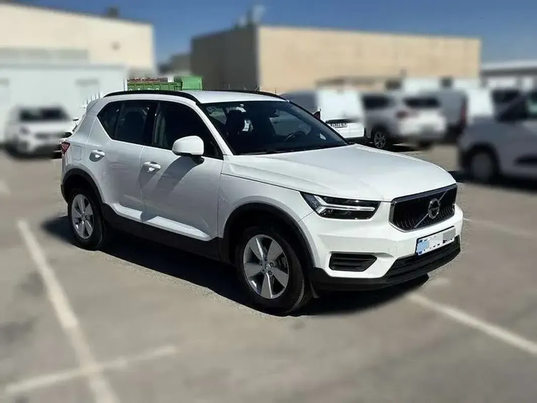 Usado Volvo XC40 Momentum 129 CV (94 kW) 2022 Blanco SUV
