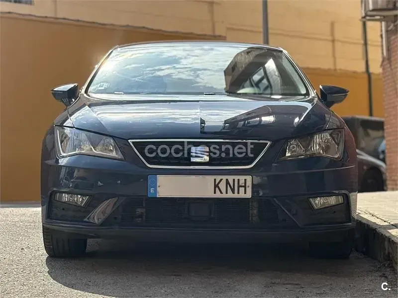 Usado Seat Leon Style 125 CV (91 kW) 2018 Azul Berlina