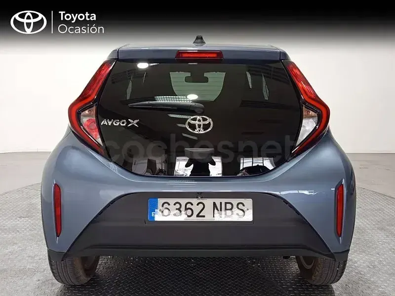 Usado Toyota Aygo X Play 72 CV (52 kW) 2025 Gris / plata SUV
