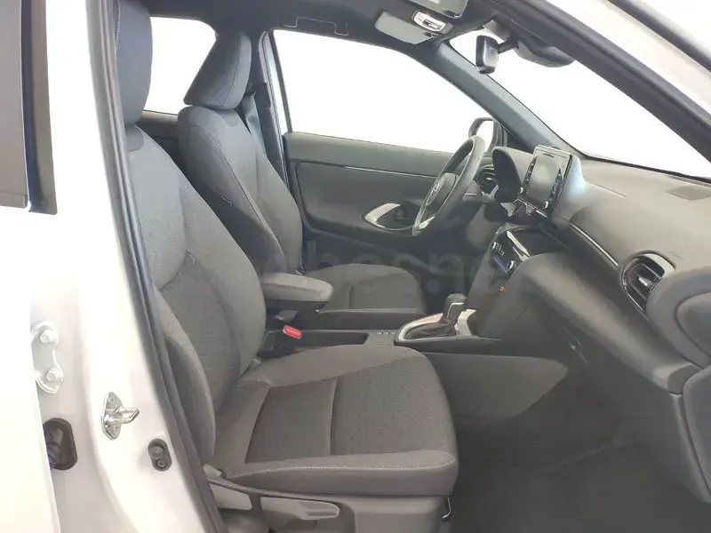 Usado Toyota Yaris Cross Active 116 CV (85 kW) 2022 Blanco SUV