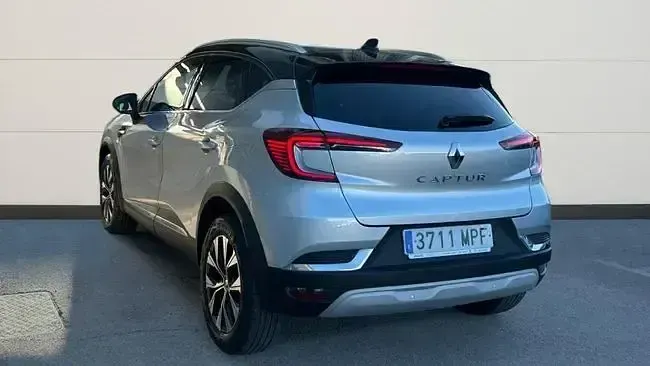 Usado Renault Captur Techno 90 CV (66 kW) 2024 Gris SUV
