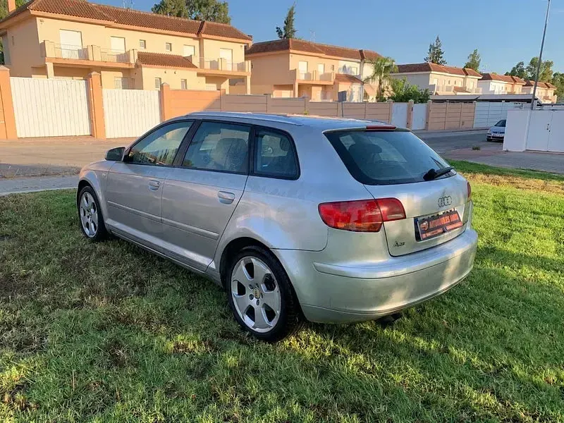 Usado Audi A3 Ambiente 105 CV (77 kW) 2007 Gris / plata Utilitario