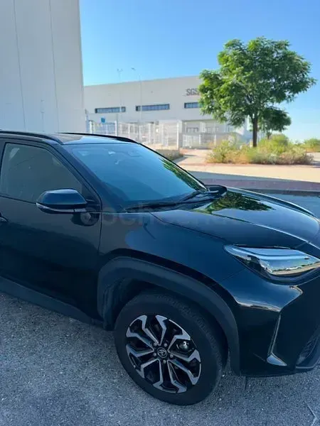 Usado Toyota Yaris Cross Active 116 CV (85 kW) 2024 Negro SUV