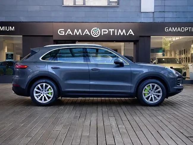 Käytetty Porsche Cayenne 462 HP (339 kW) 2019 Harmaa Katumaasturi