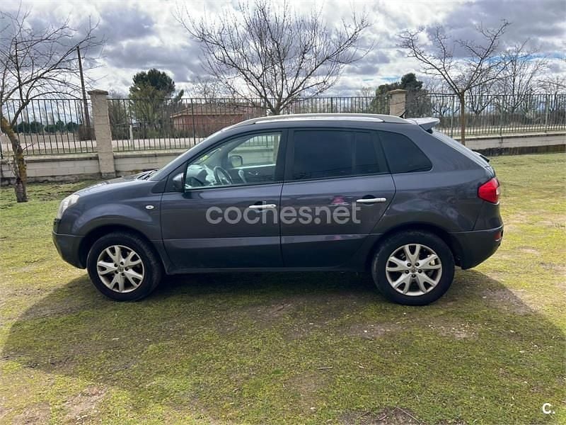 Usado Renault Koleos Dynamique 150 CV (110 kW) 2010 Negro SUV