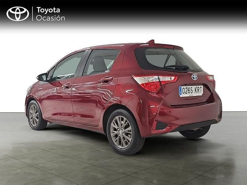 Usado Toyota Yaris Active 100 CV (73 kW) 2018 Rojo