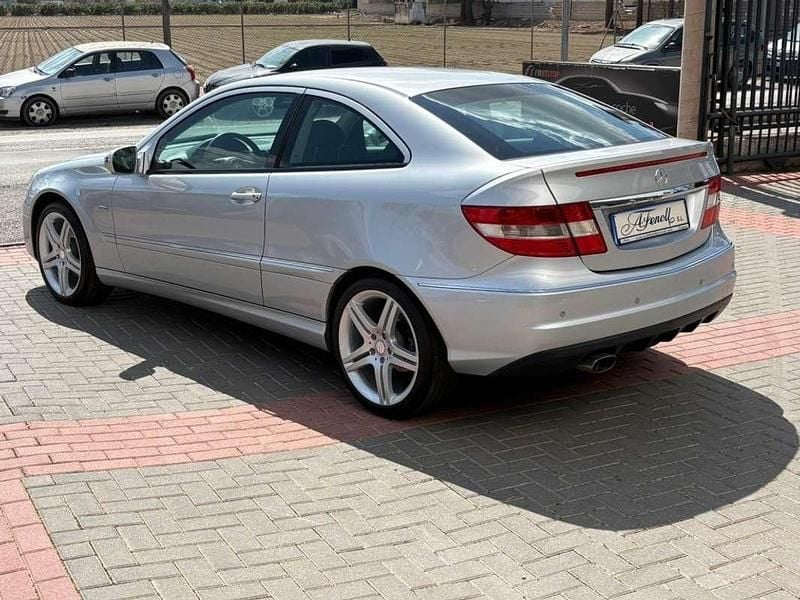 Usado Mercedes CLC160 129 CV (94 kW) 2009 Gris Utilitario