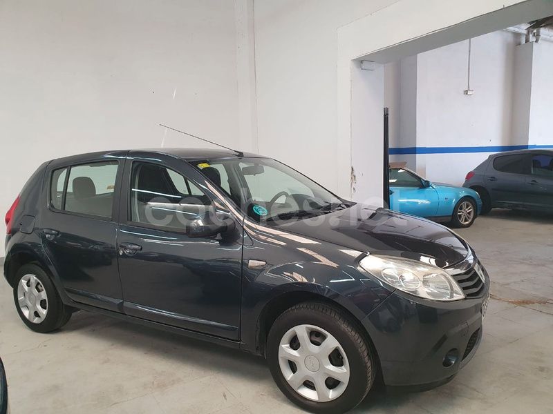 Negro Usado 2011 Dacia Sandero Lauréate Utilitario | 5499 € (Precio justo) - Imagen 1/4