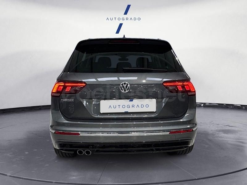 Usado VW Tiguan R-line 150 CV (110 kW) 2019 Gris / plata SUV