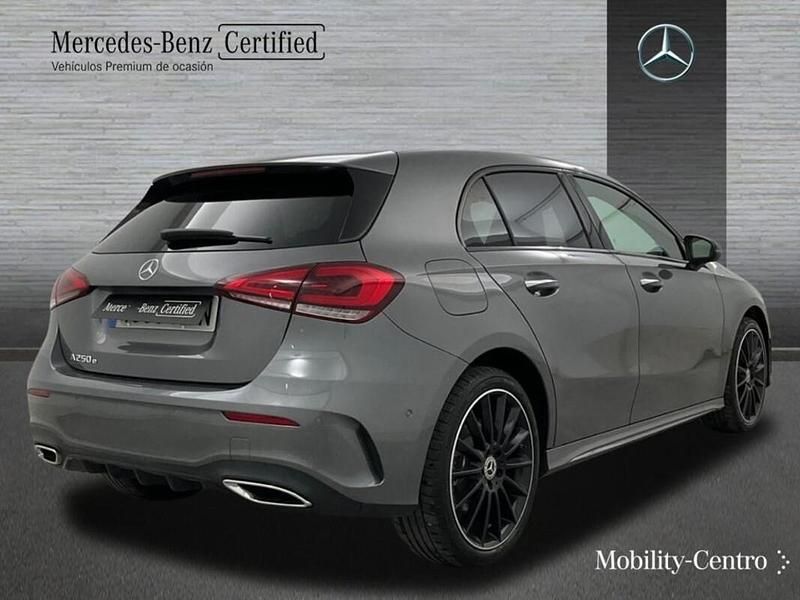 Usado Mercedes A250 AMG line 160 CV (117 kW) 2022 Mountaingrau  met.