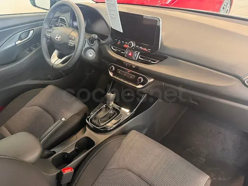 Nuevo Hyundai i30 100 CV (73 kW) 2026 Gris / plata Familiar