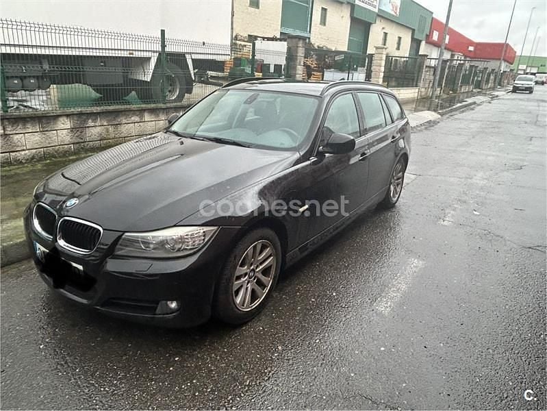 Usado BMW 318 143 CV (105 kW) 2012 Negro Familiar