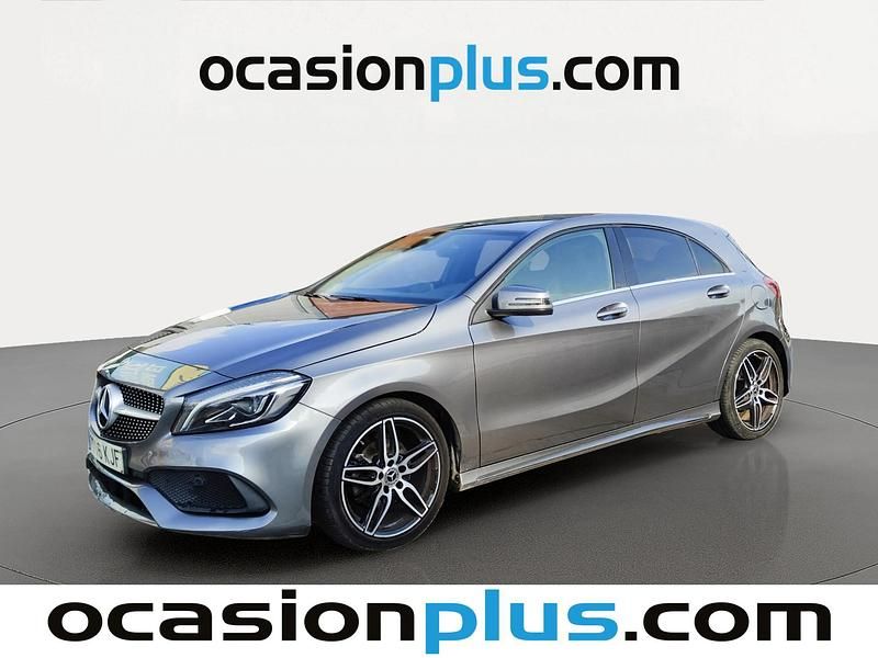 Usado Mercedes A180 122 CV (89 kW) 2018 Gris / plata Berlina