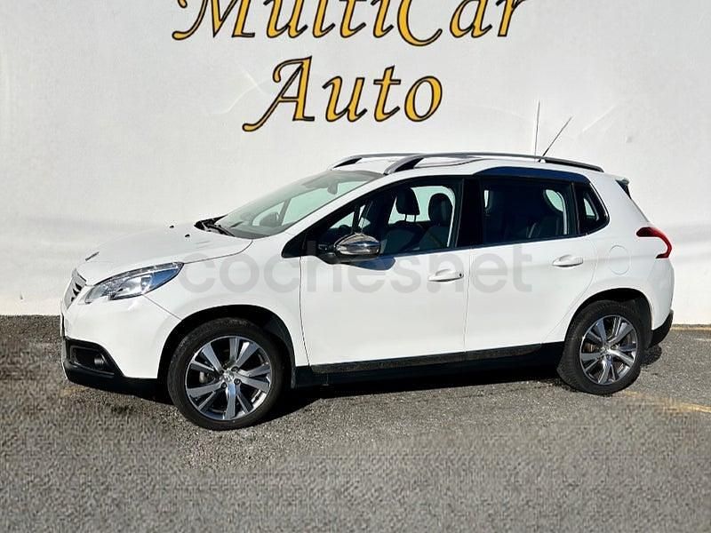 Usado Peugeot 2008 Allure 100 CV (73 kW) 2015 Blanco SUV