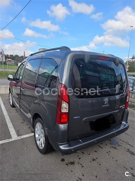 Usado Peugeot Partner Tepee Style 100 CV (73 kW) 2016 Gris / plata Monovolumen