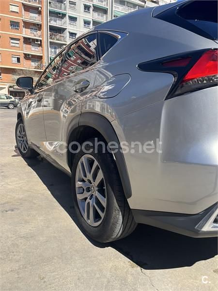 Usado Lexus NX300h Executive Line 197 CV (144 kW) 2019 Gris / plata SUV