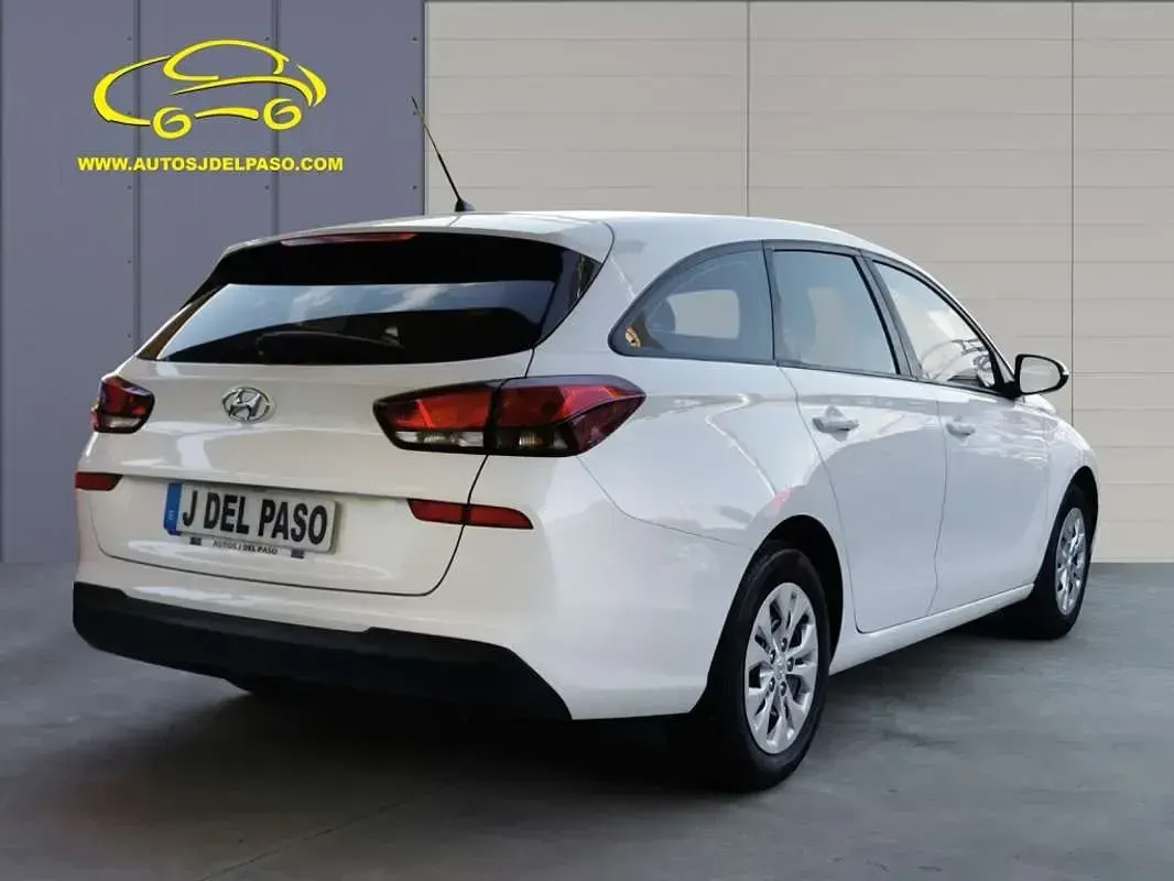 Usado Hyundai i30 99 CV (72 kW) 2019 Blanco Utilitario