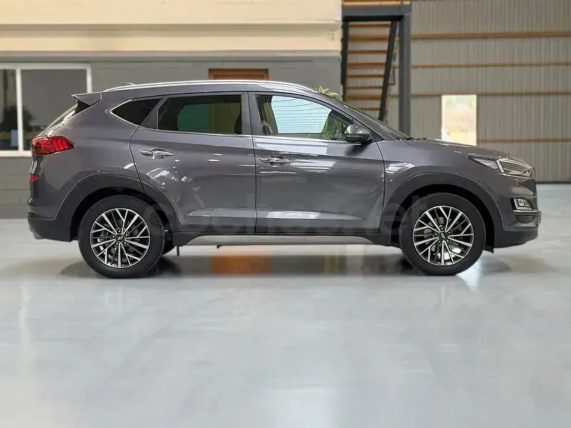 Usado Hyundai Tucson 116 CV (85 kW) 2019 Gris / plata SUV