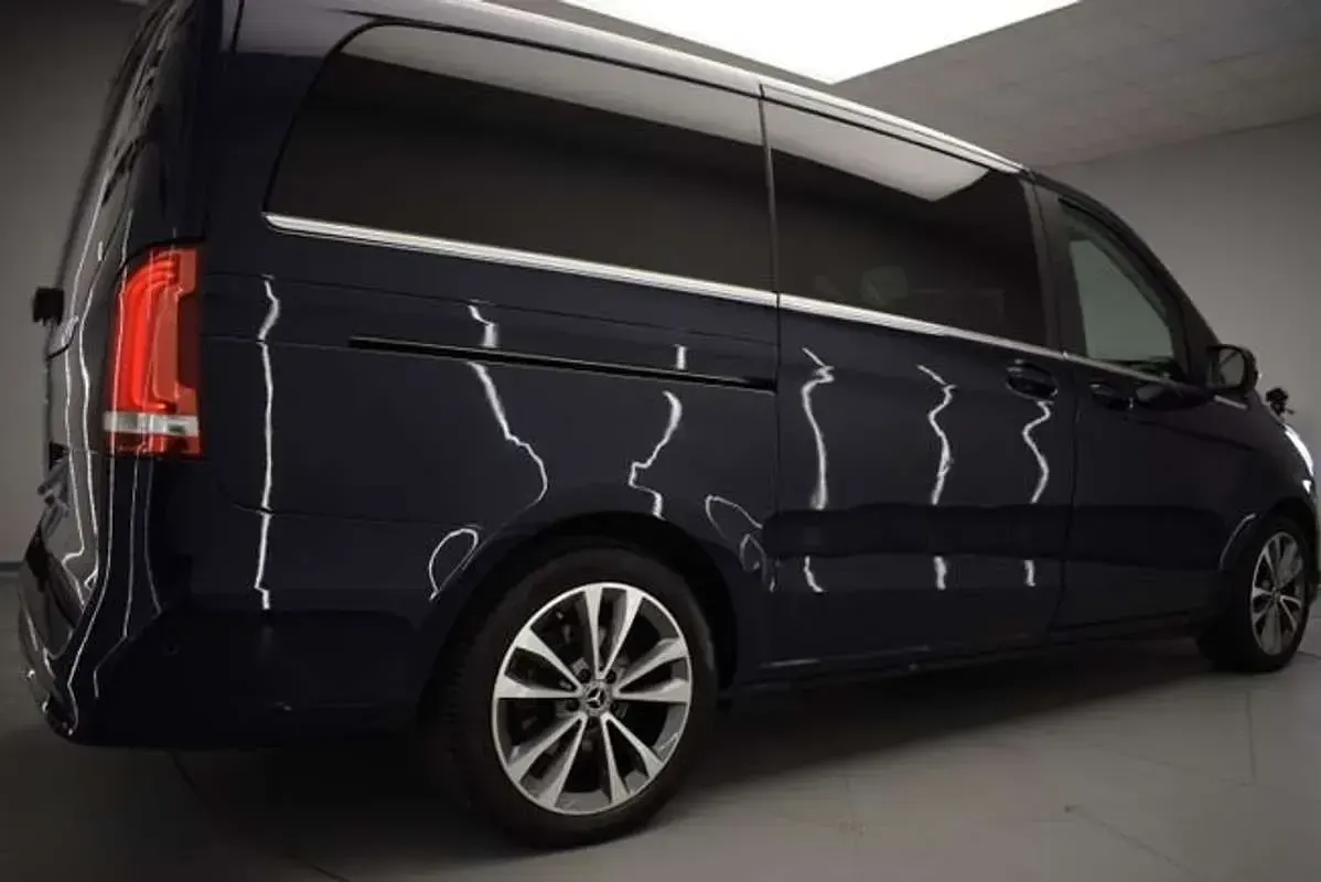 Usado Mercedes V300 Avantgarde 239 CV (175 kW) 2022 Azul Monovolumen