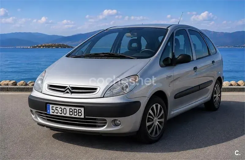 Usado Citroën Xsara Picasso 117 CV (86 kW) 2000 Gris / plata Monovolumen