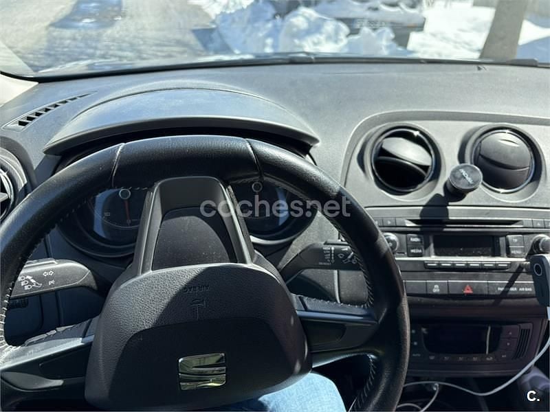 Usado Seat Ibiza ST Reference 90 CV (66 kW) 2014 Azul Familiar