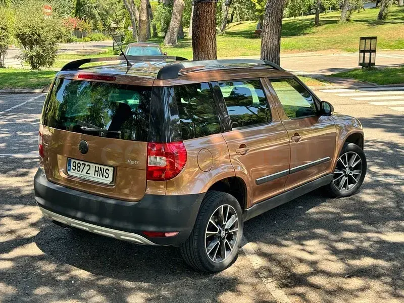 Usado Skoda Yeti Ambition 110 CV (80 kW) 2013 Marrón SUV