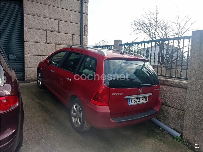 Usado Peugeot 307 110 CV (80 kW) 2006 Rojo Familiar