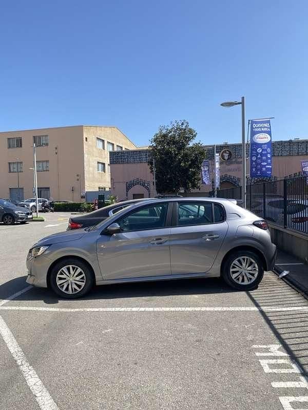 Usado Peugeot 208 Active 102 CV (75 kW) 2021 Gris Utilitario