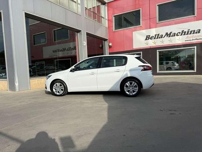 Usado Peugeot 308 Active 131 CV (96 kW) 2021 Blanco Utilitario