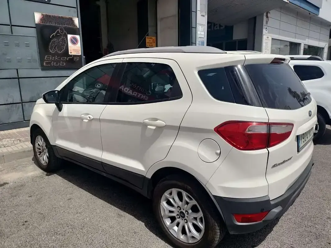 Usado Ford Ecosport Trend 95 CV (69 kW) 2017 Blanco SUV