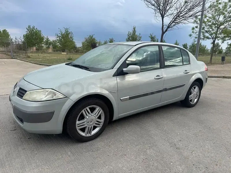 Usado Renault Mégane Dynamique 130 CV (95 kW) 2005 Beige Berlina
