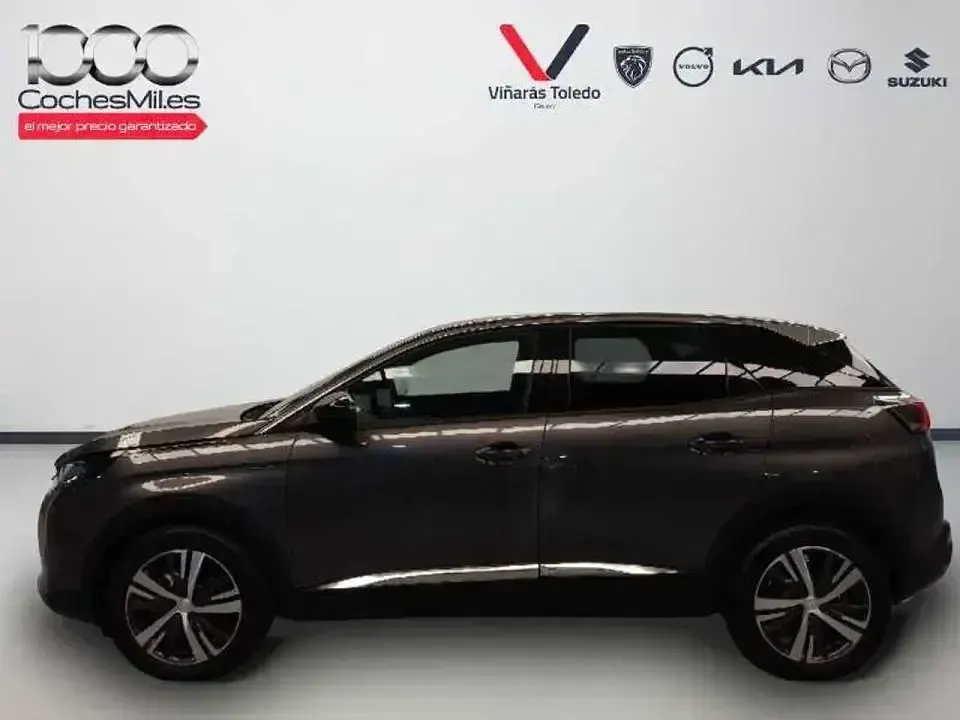 Usado Peugeot 3008 Allure 131 CV (96 kW) 2024 Gris / plata SUV