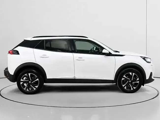 Usado Peugeot 2008 Allure 110 CV (80 kW) 2022 Blanco SUV