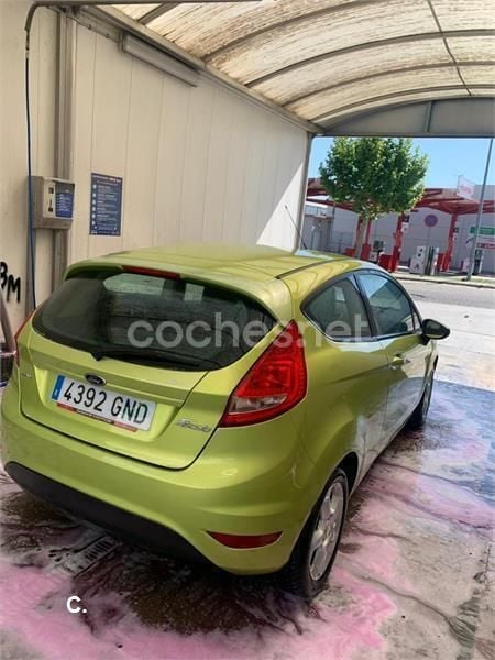 Verde Usado 2009 Ford Fiesta Trend Utilitario | 4000 € (Buen precio) - Imagen 1/4