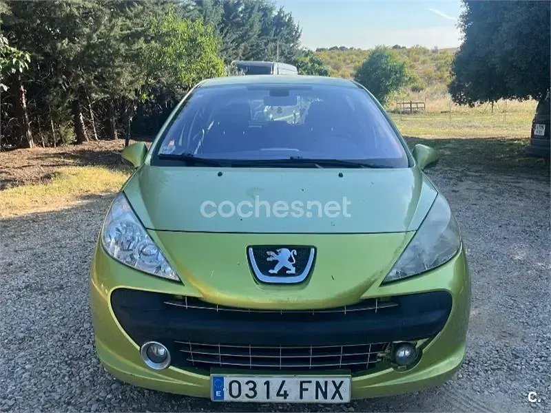 Usado Peugeot 207 90 CV (66 kW) 2007 Verde Berlina