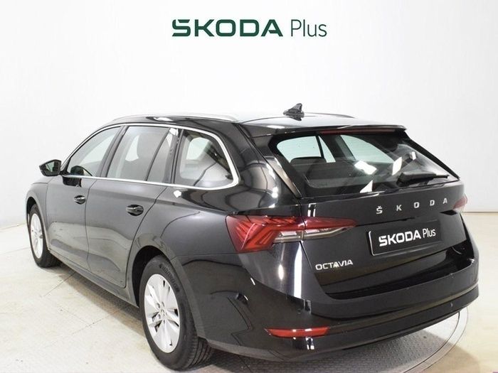 Negro Usado 2024 Skoda Octavia Ambition Familiar | 25.600 € (Precio justo) - Imagen 1/4