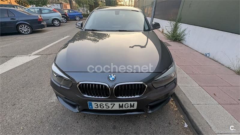 Usado BMW 118 150 CV (110 kW) 2018 Gris / plata Utilitario